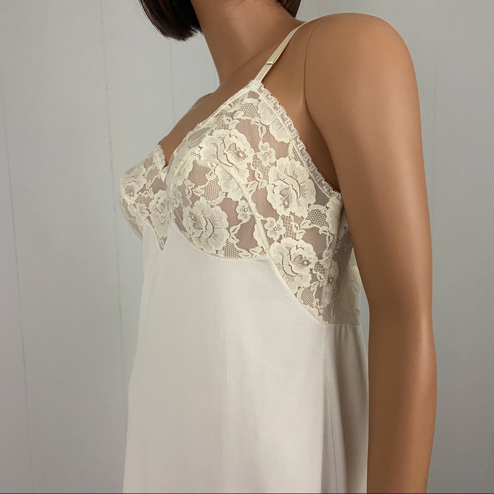 🚫SOLD🚫Vintage 60’s Vanity Fair Slip Full 34 Bust Cream Nylon Rose Lace Lacey - Picture 7 of 13